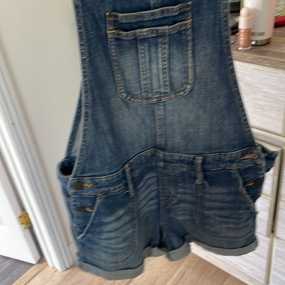 Treasure and Bond short overalls. - Picture 4 of 4